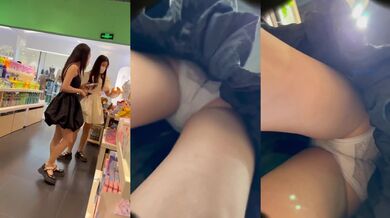 跟随抄底跟闺蜜挑首饰的漂亮美女 挑仔细挑慢慢挑 我就慢慢欣赏性感大屁屁